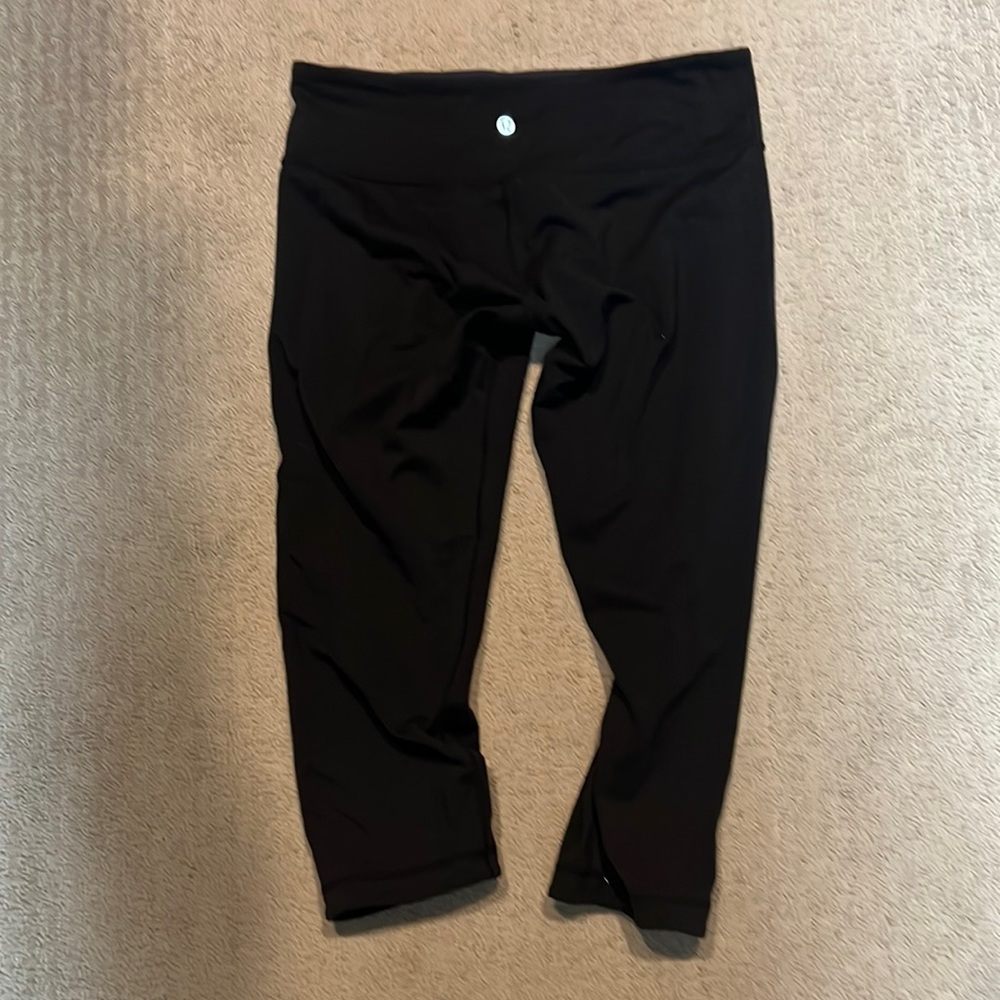 Lululemon calf leggings size medium